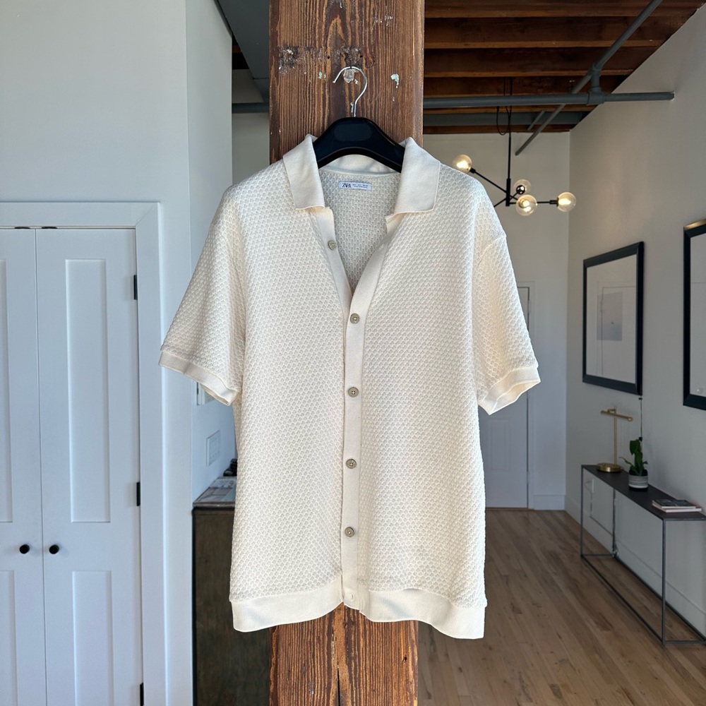 ZARA (Men’s L) Cream Knit Button Down
